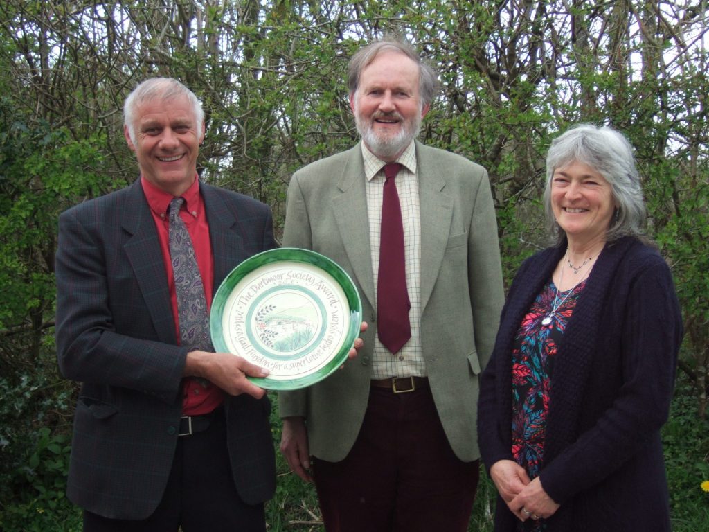 MILES GAIL FURSDON WITH CHAIRMAN OF THE DARTMOOR SOCIETY DR TOM GREEVES IN CENTRE