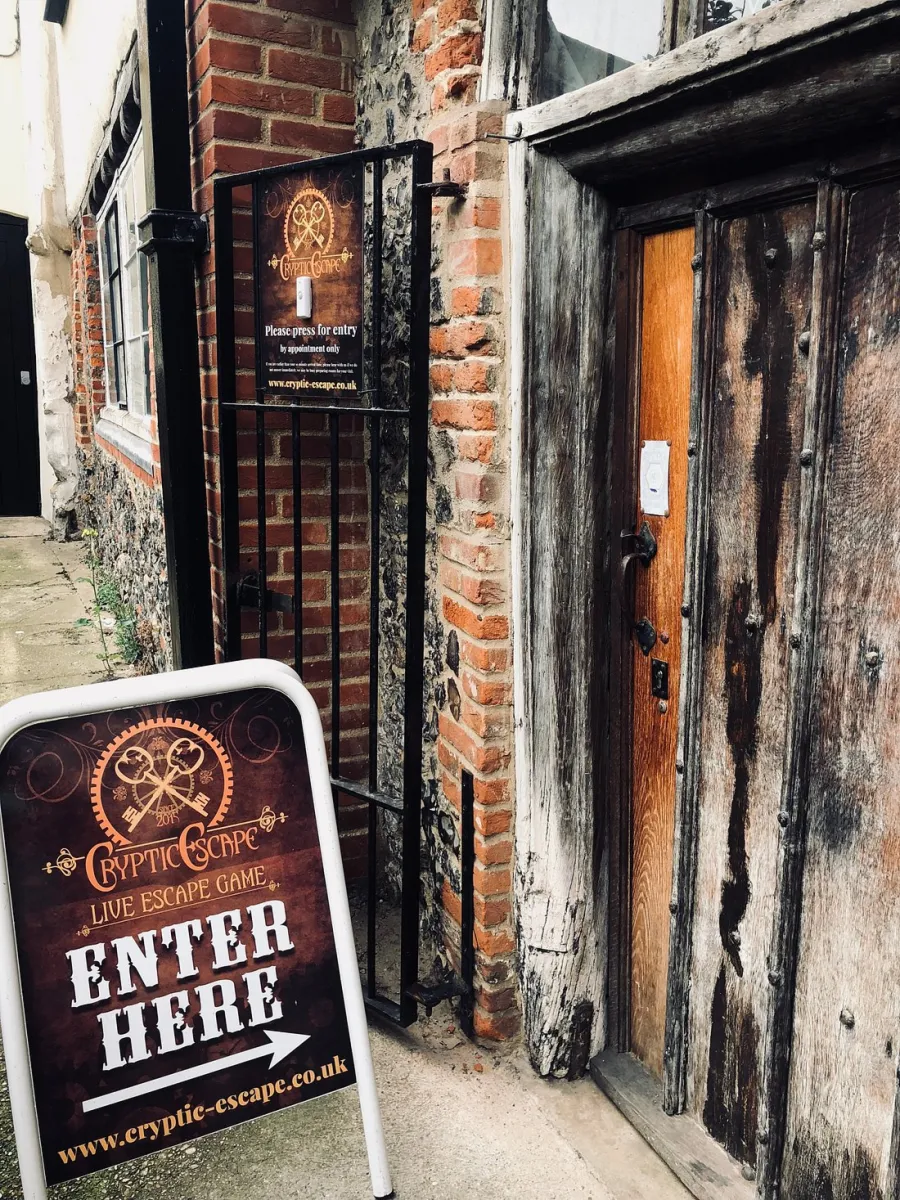 Entrance to Cryptic Escape with signs