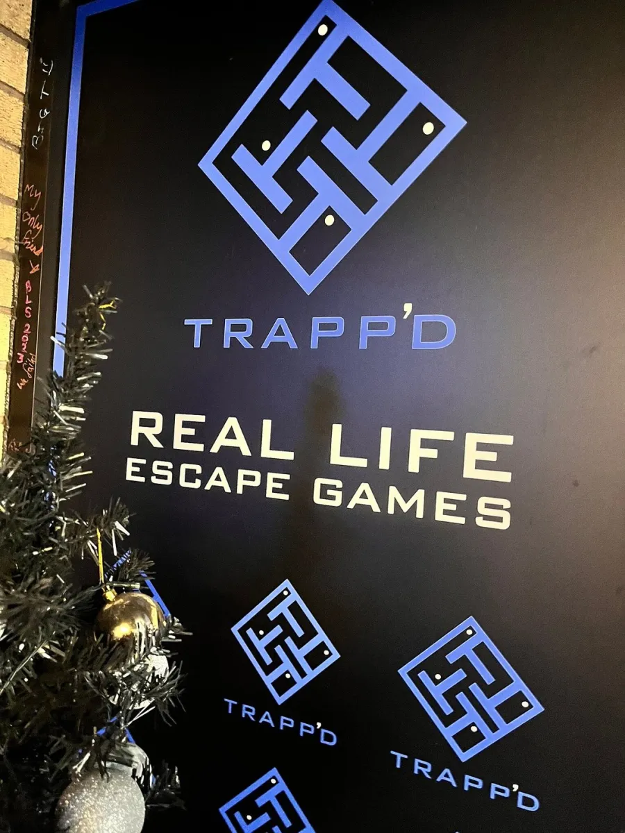 Trapp'd escape games sign with Christmas decoration.