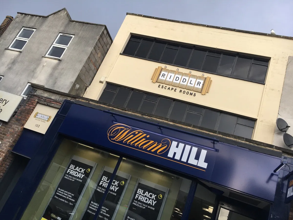 Building with William Hill and Riddlr Escape Rooms signs