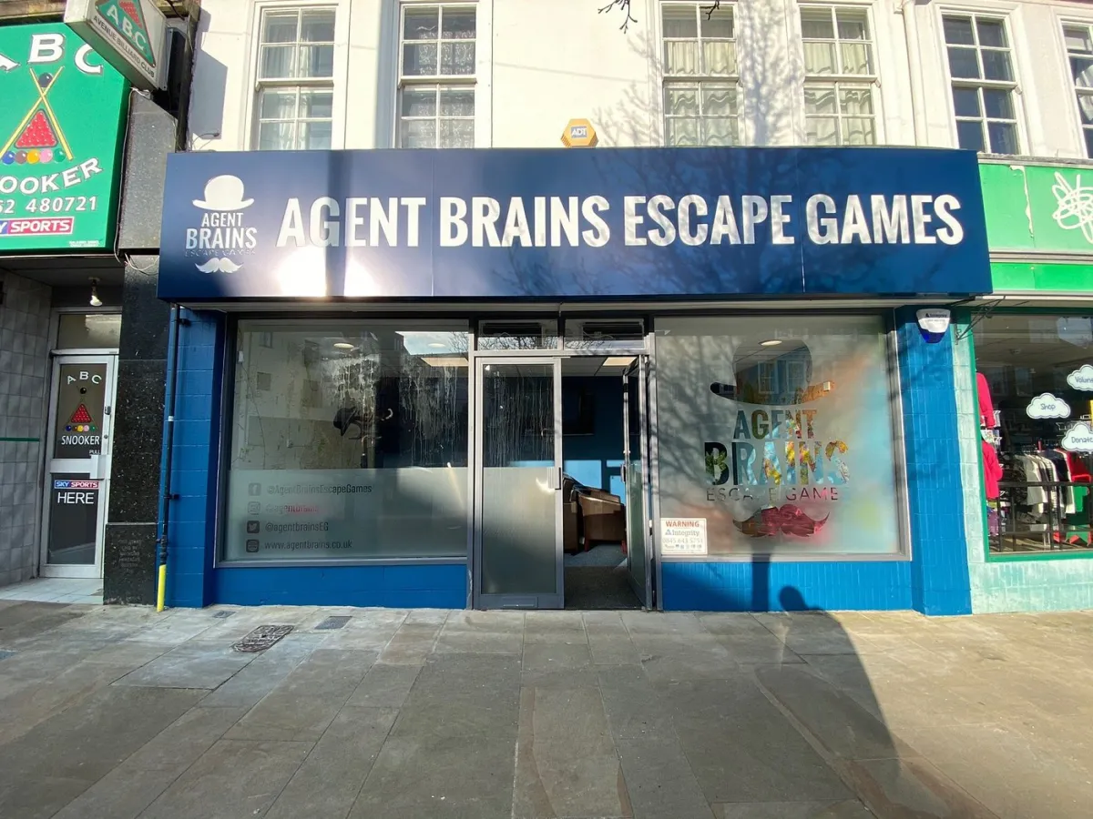 Storefront of Agent Brains Escape Games.