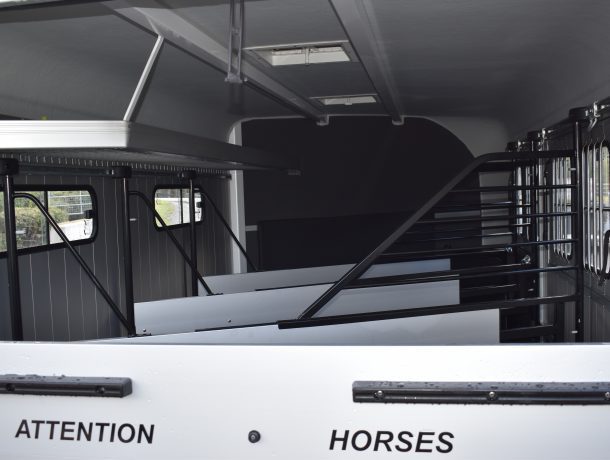 Cheval Liberte Maxi 4 Herringbone Horse Trailer - Image 17