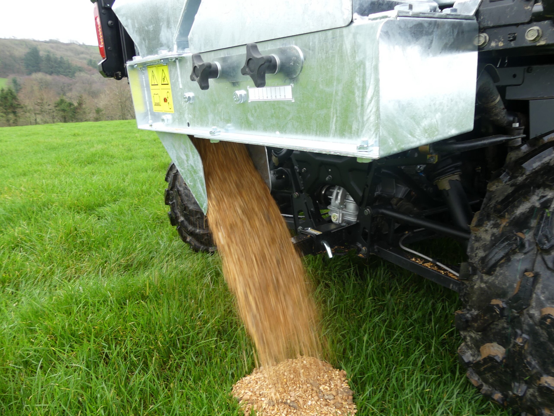 Chapman MF350 UTV Mounted Feeder - Image 5