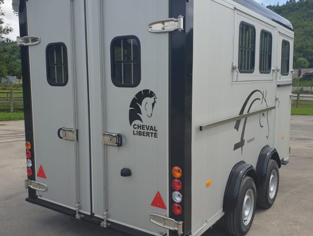Cheval Liberte Maxi 4 Herringbone Horse Trailer - Image 9