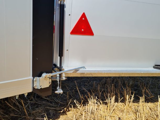 Cheval Liberte Maxi 4 Herringbone Horse Trailer - Image 11