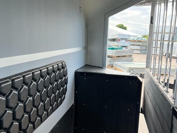 Cheval Liberte Maxi 4 Herringbone Horse Trailer - Image 16