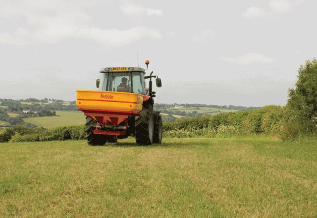 Teagle XT48 Fertiliser Spreader - Image 2