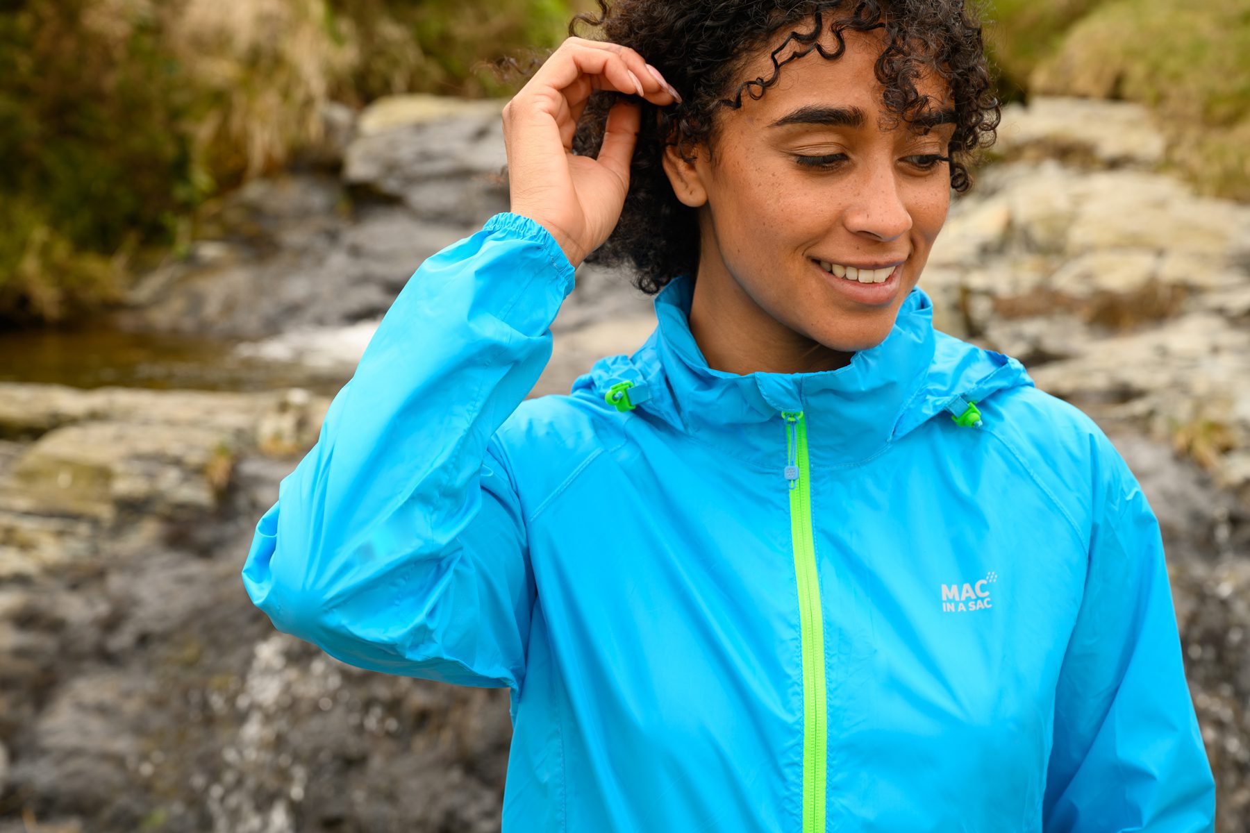 Mac In A Sac Origin II Jacket Neon Blue - Image 4