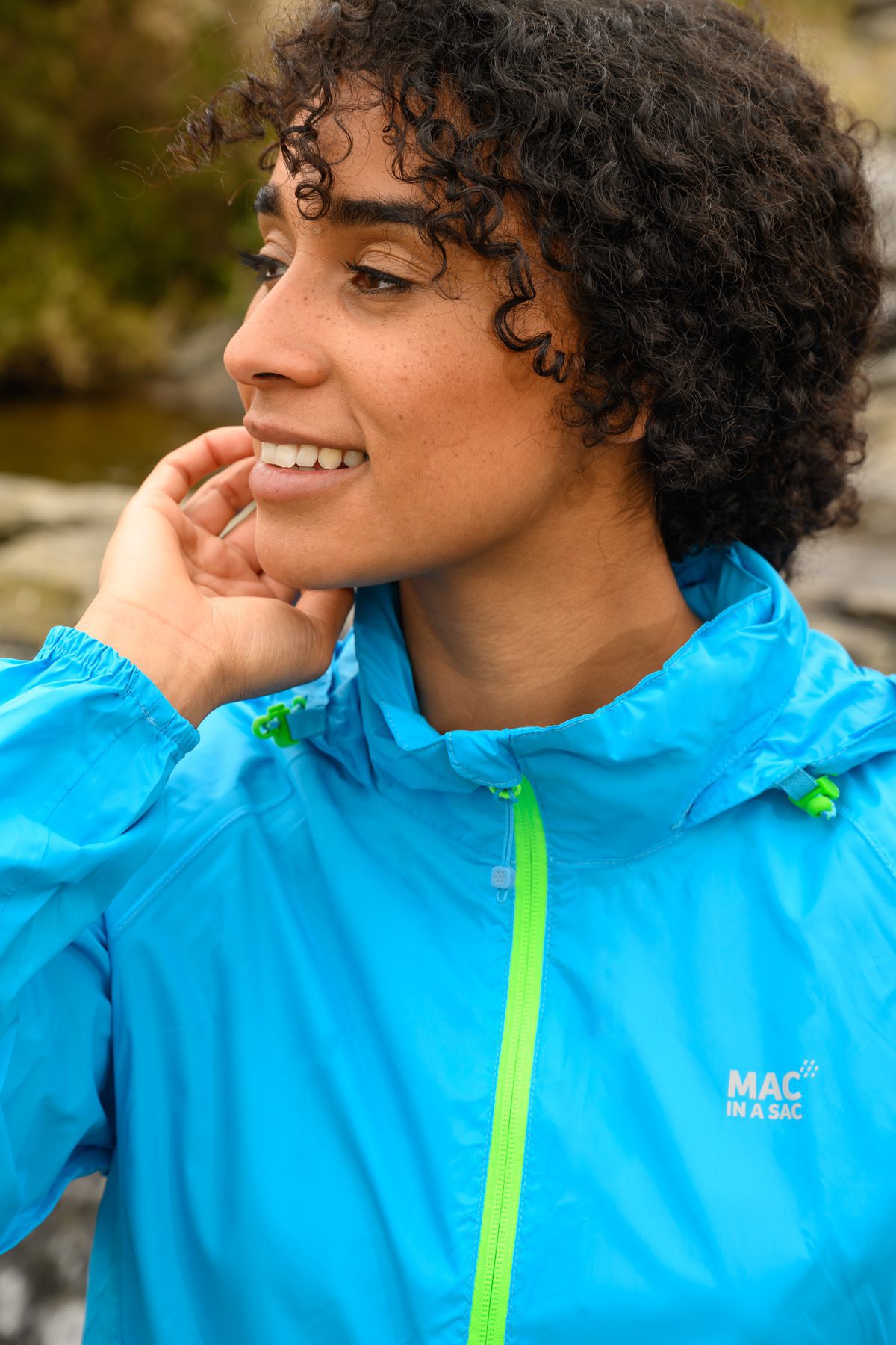 Mac In A Sac Origin II Jacket Neon Blue - Image 3