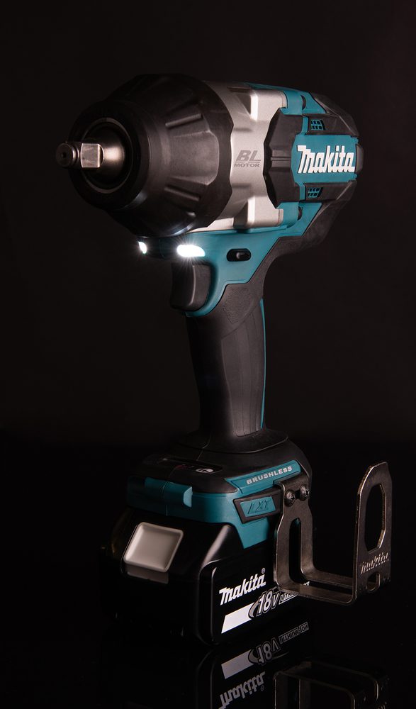 MAKITA DTW1002Z Impact Wrench - Image 2