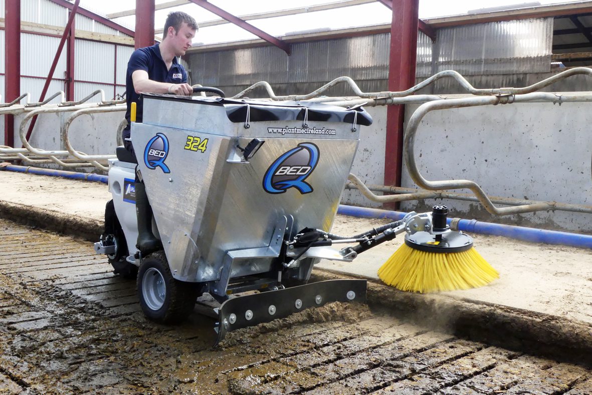 Plant-MEC Q-Bed 324 Sawdust Dispenser
