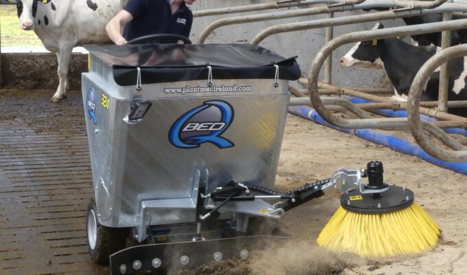 Plant-MEC Q-Bed 324 Sawdust Dispenser