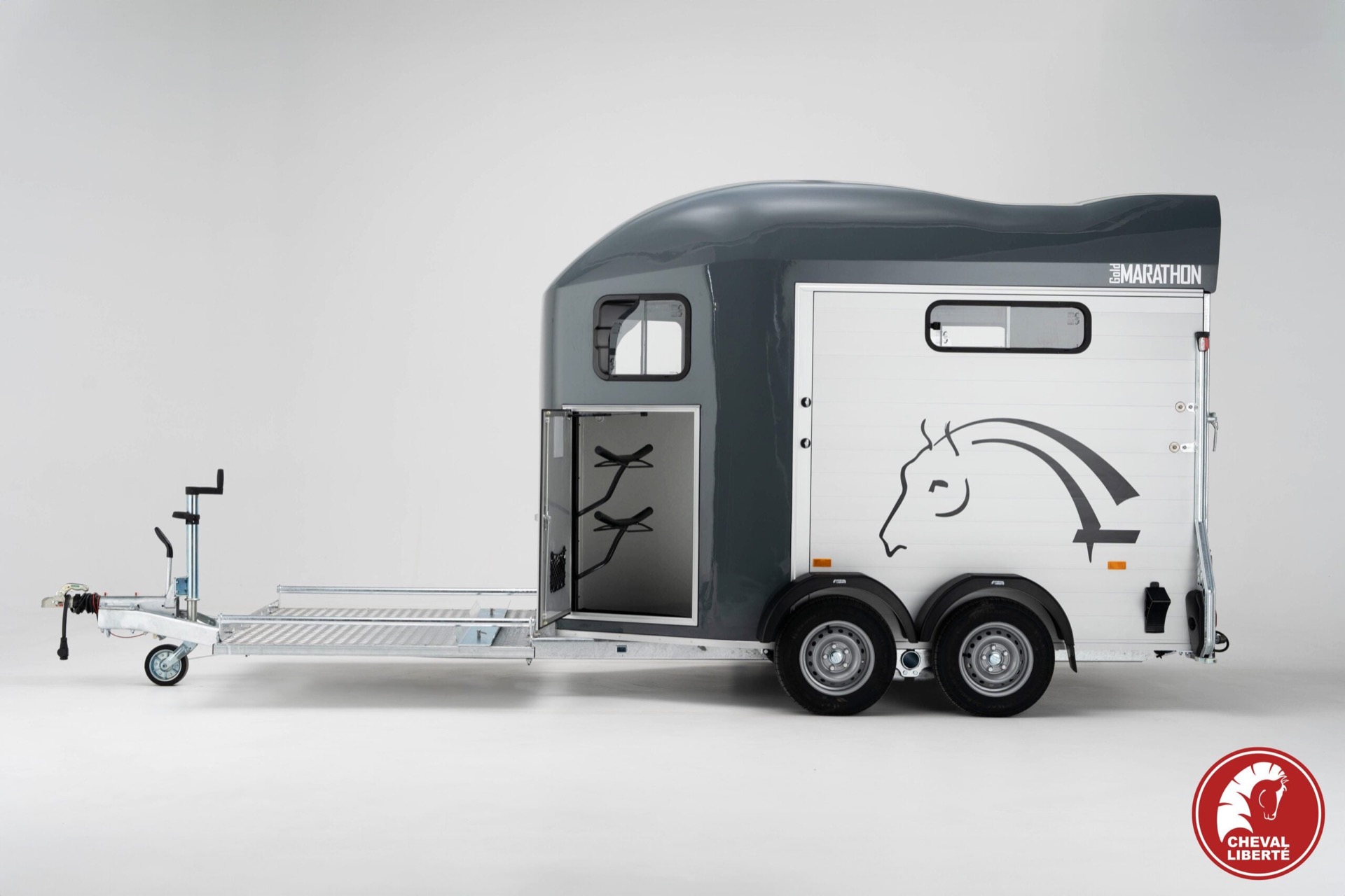 Cheval Liberte Gold Marathon horse and carriage trailer side view