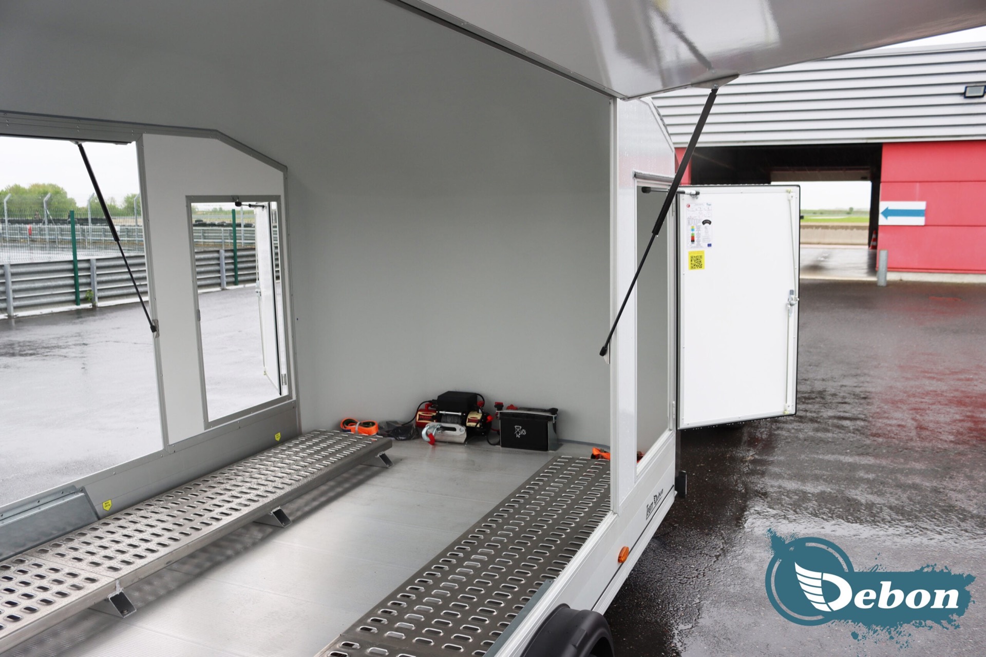 Debon C1000 Enclosed Car Transporter