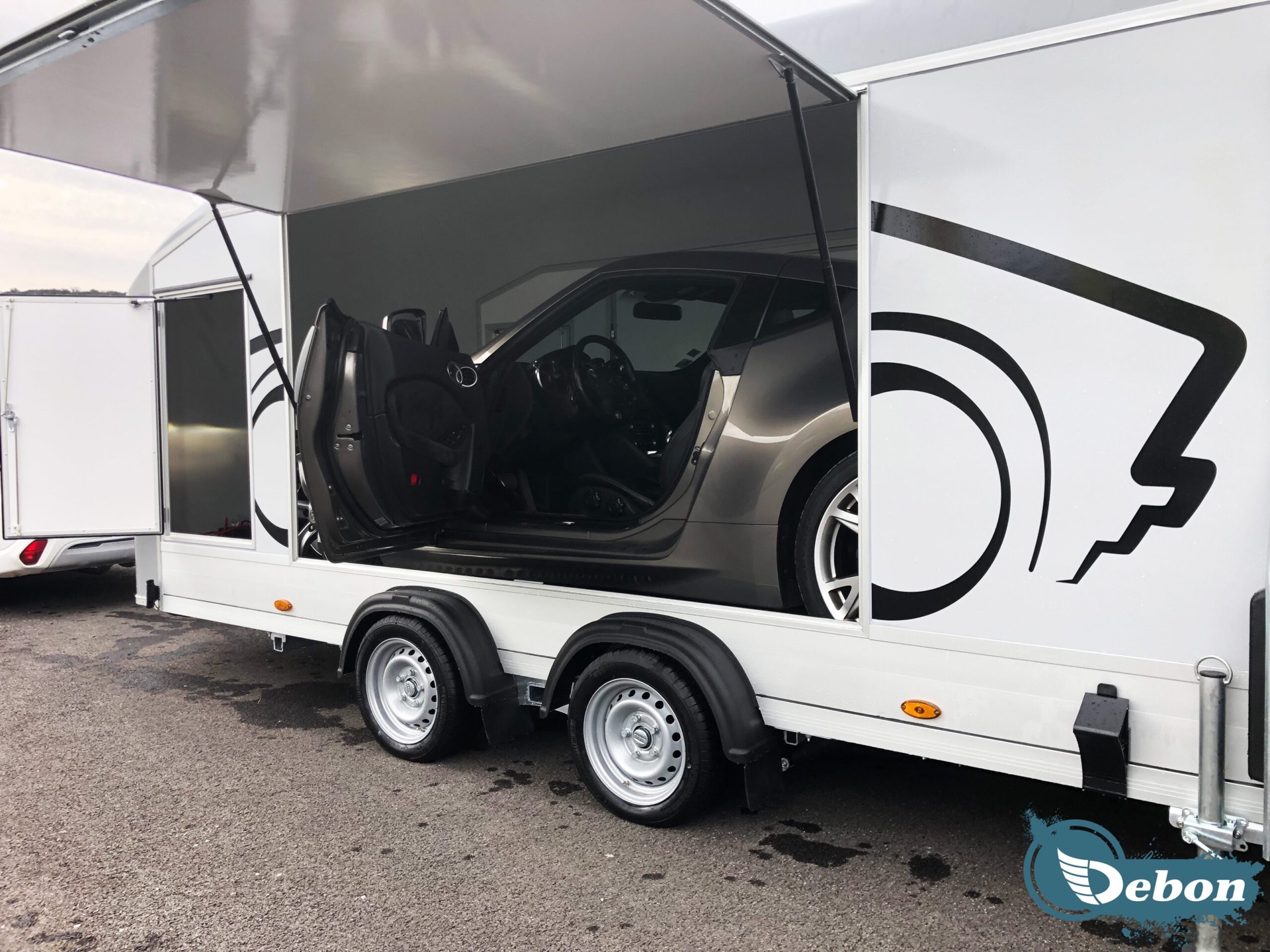 Debon C1000 Enclosed Car Transporter