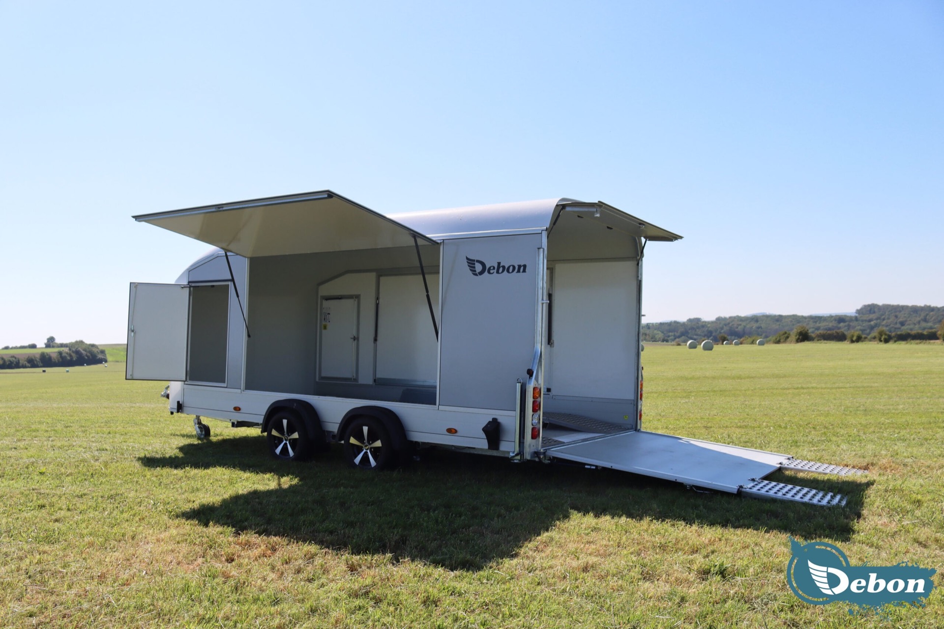 Debon C1000 Enclosed Car Transporter