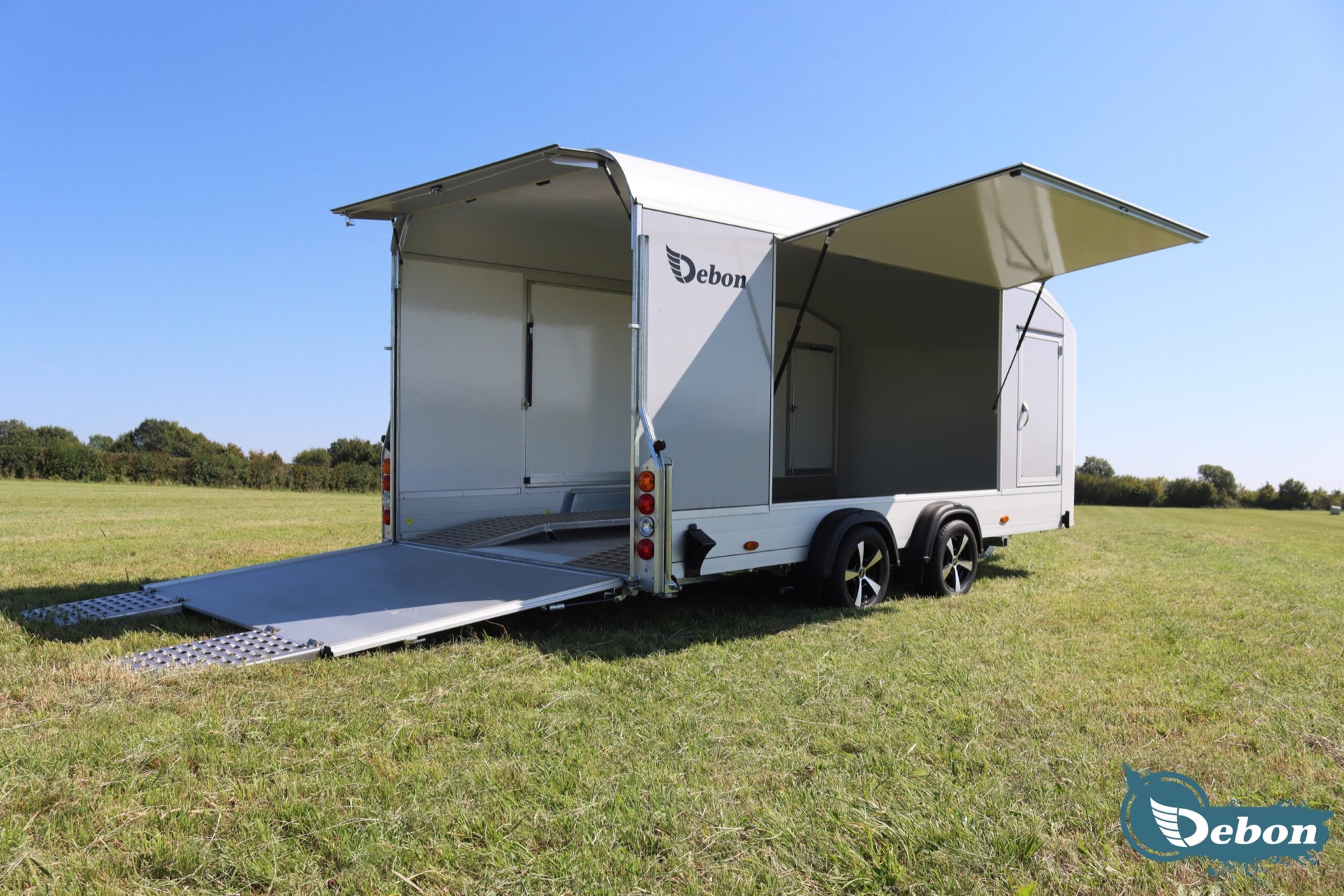 Debon C1000 Enclosed Car Transporter
