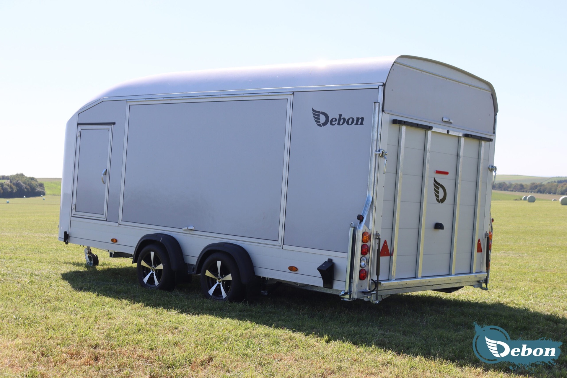 Debon C1000 Enclosed Car Transporter