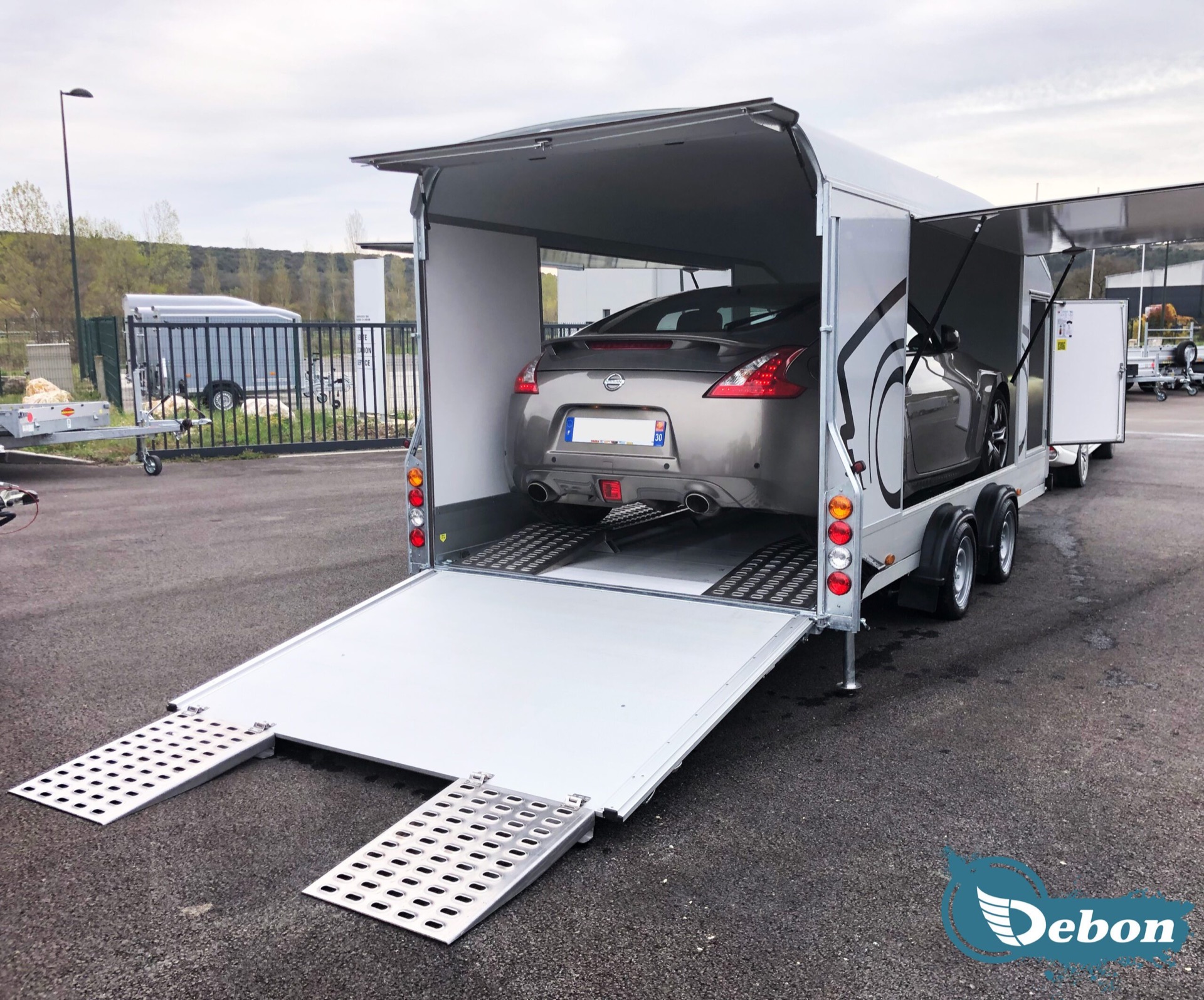 Debon C1000 Enclosed Car Transporter