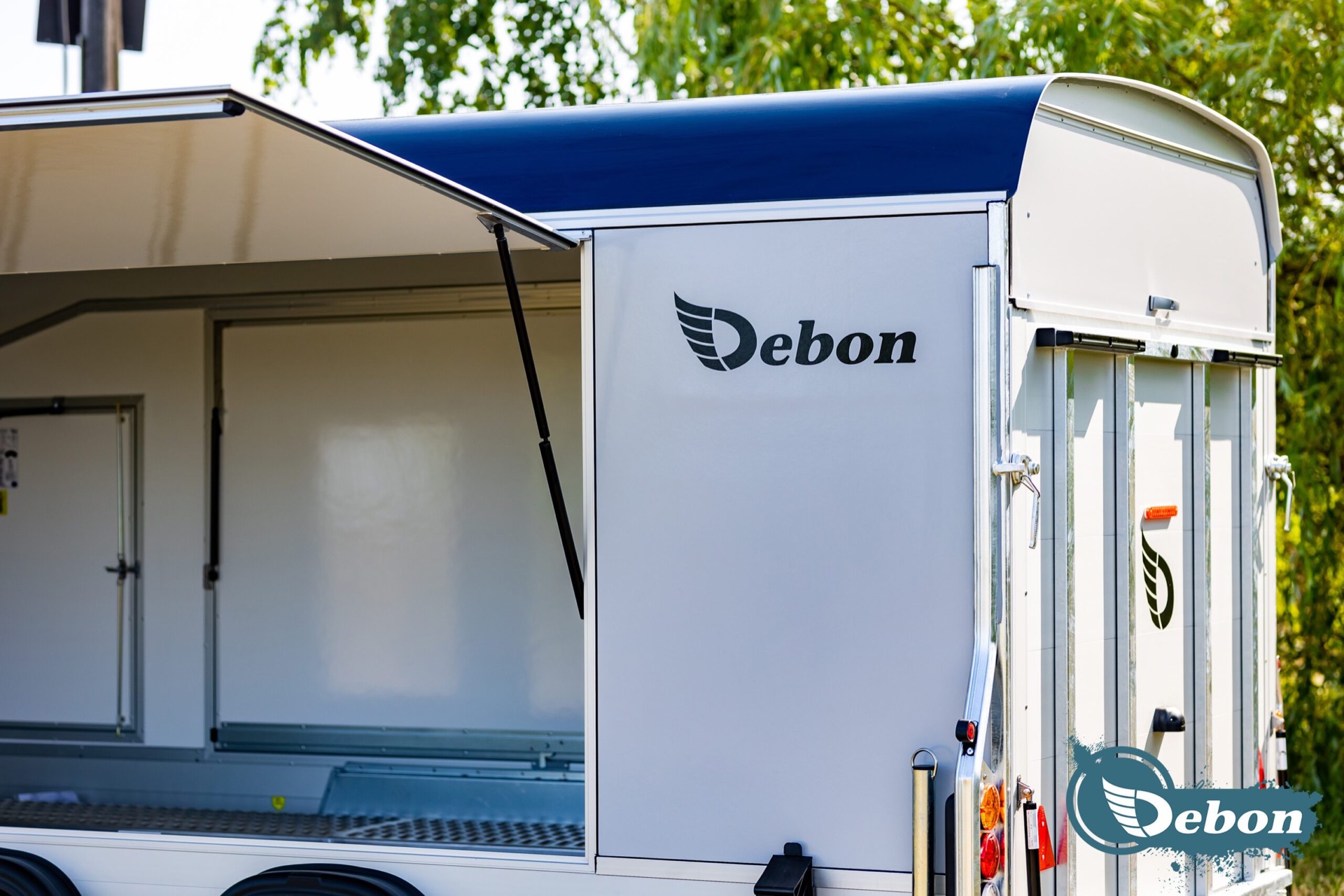 Debon C1000 Enclosed Car Transporter