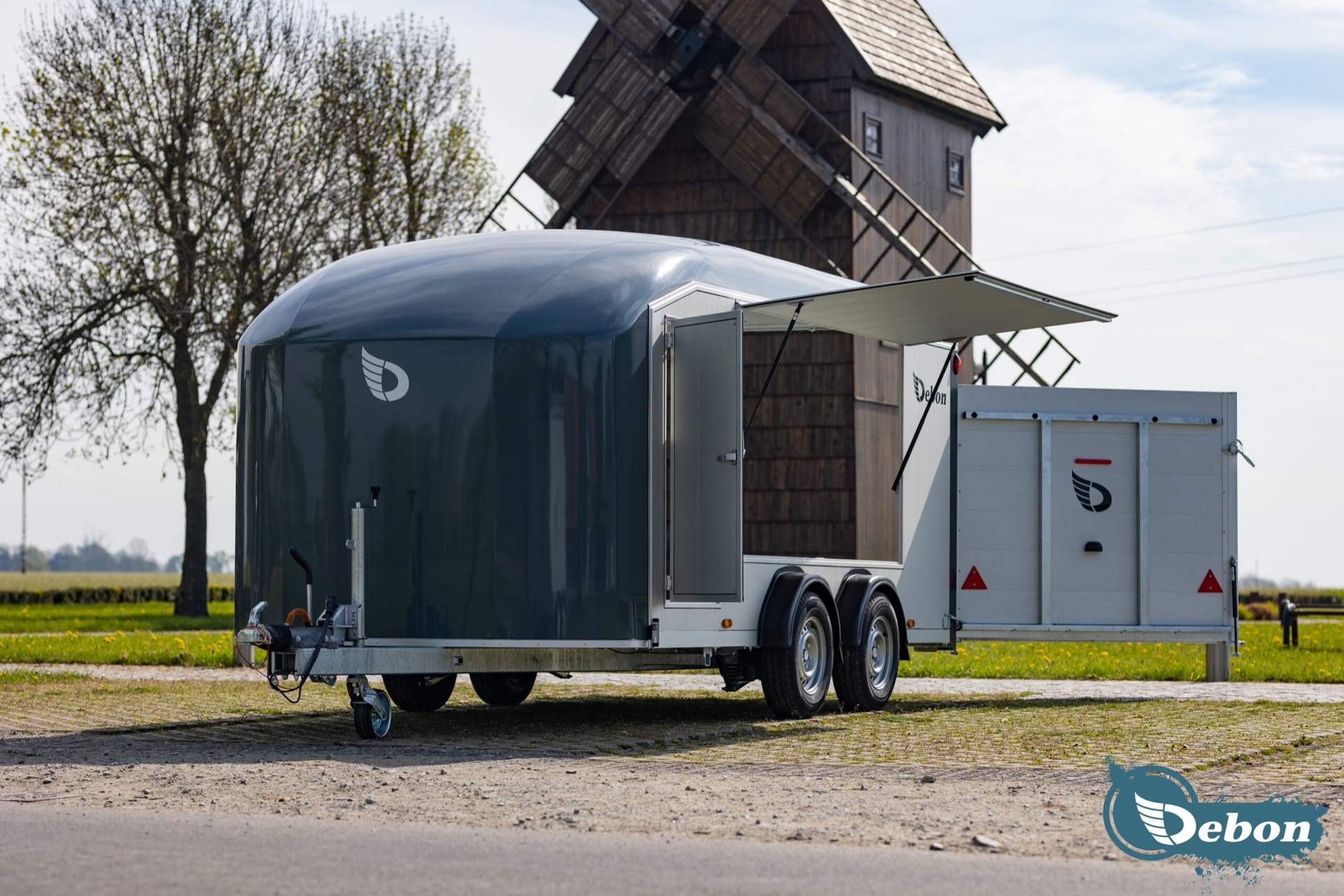 Debon C1000 Enclosed Car Transporter