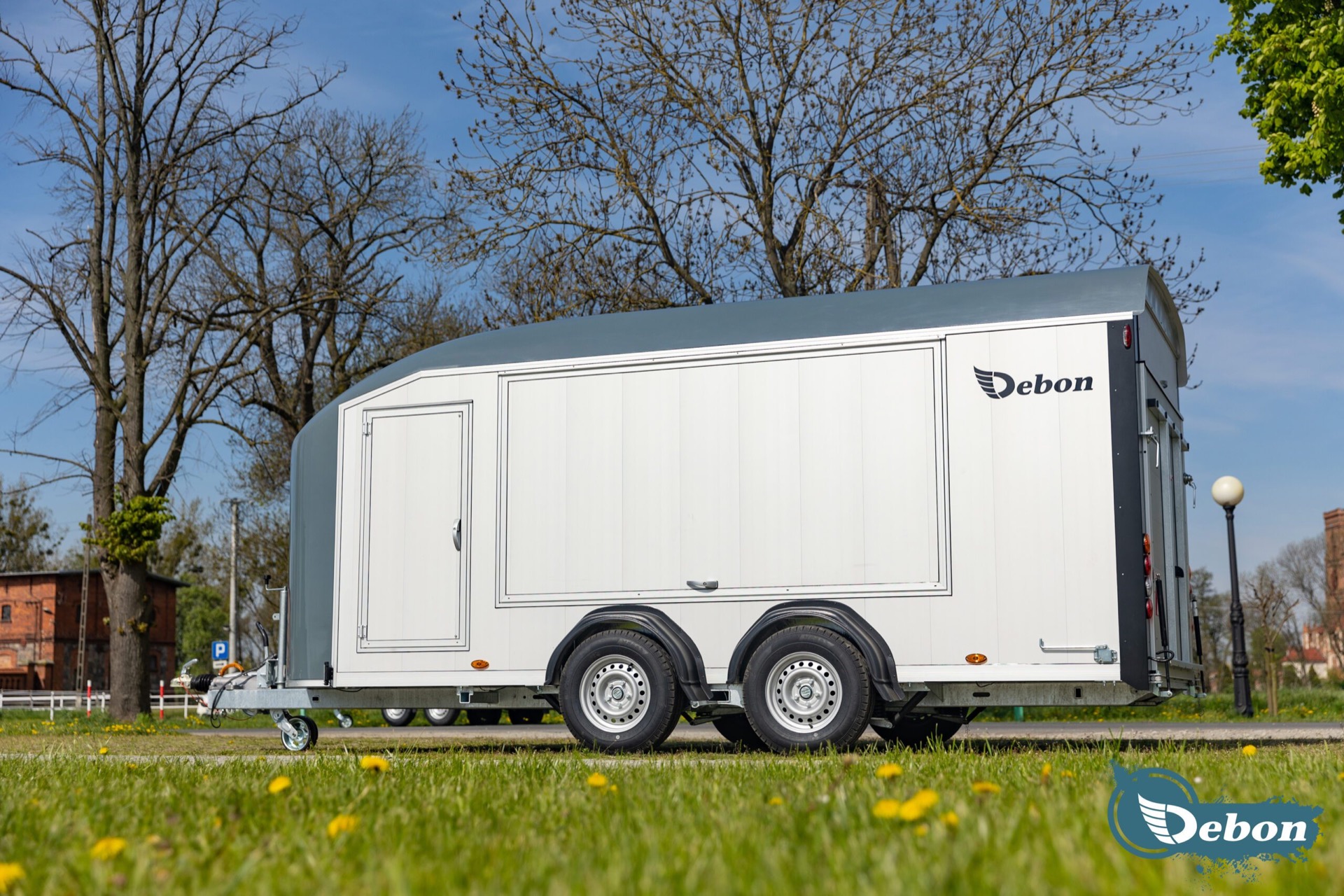 Debon C1000 Enclosed Car Transporter