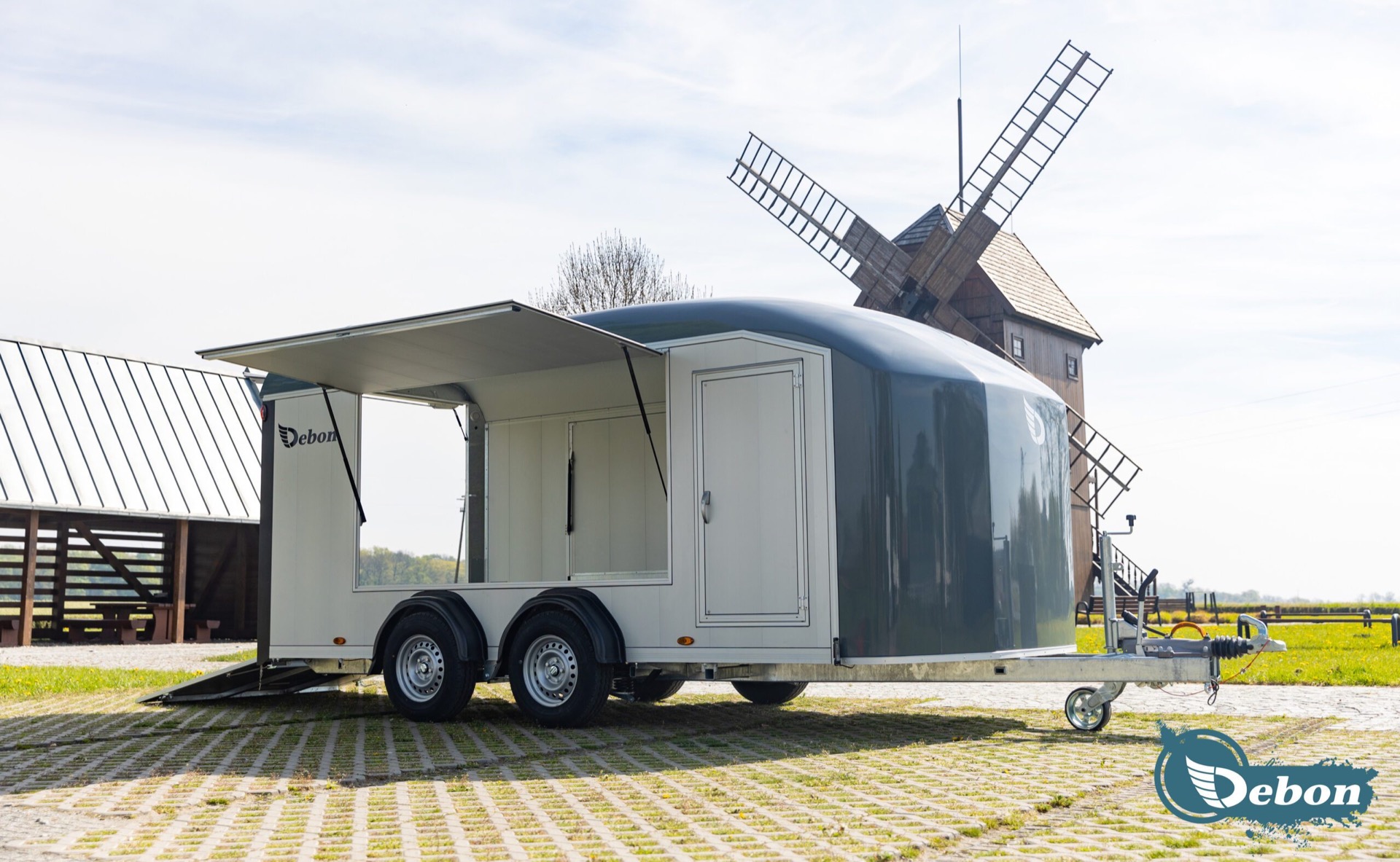 Debon C1000 Enclosed Car Transporter
