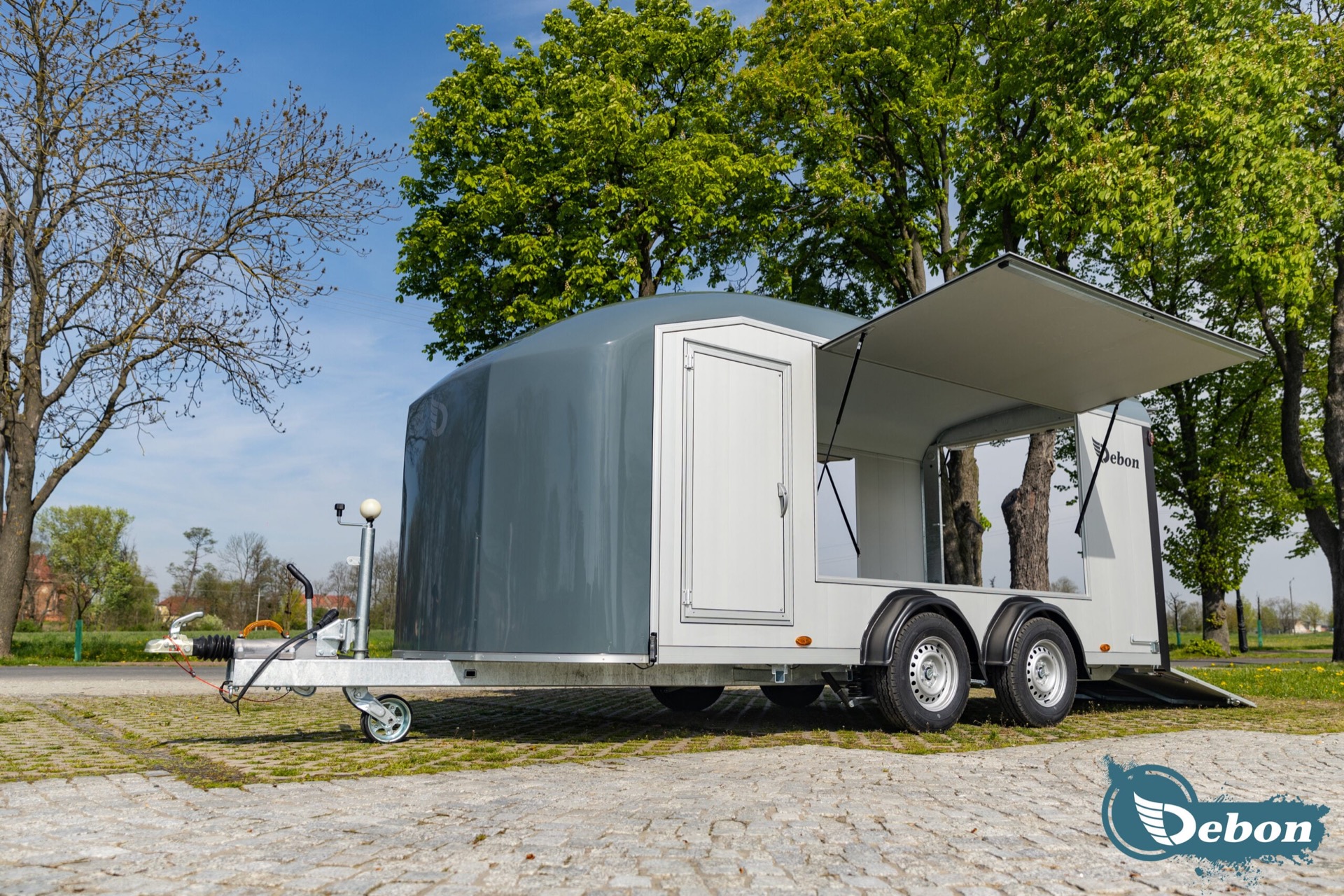 Debon C1000 Enclosed Car Transporter