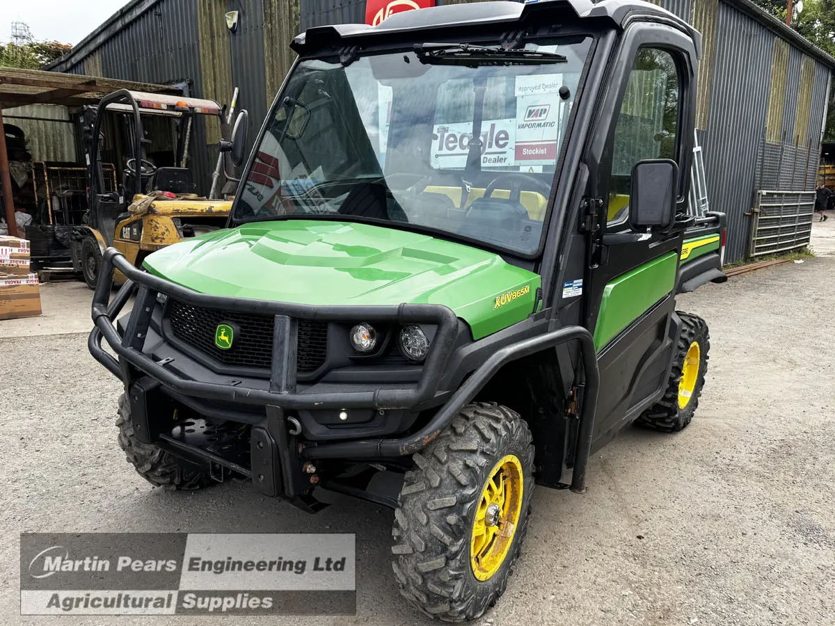 Jon Deere Gator 4x4 UTV