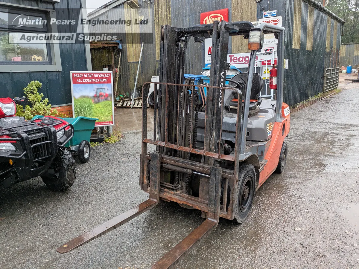 Toyota Tonero 25 Diesel Forklift