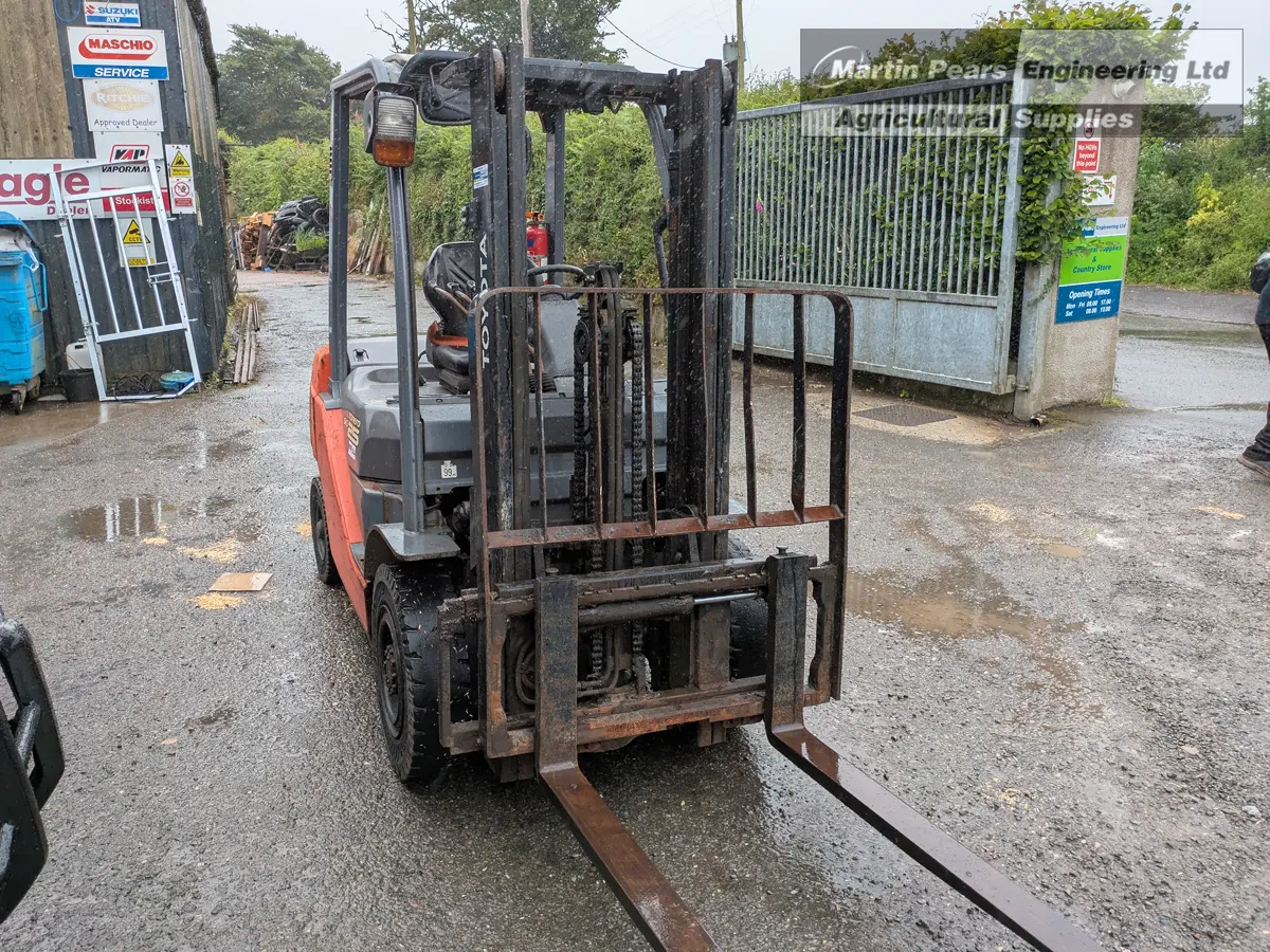 Toyota Tonero 25 Diesel Forklift