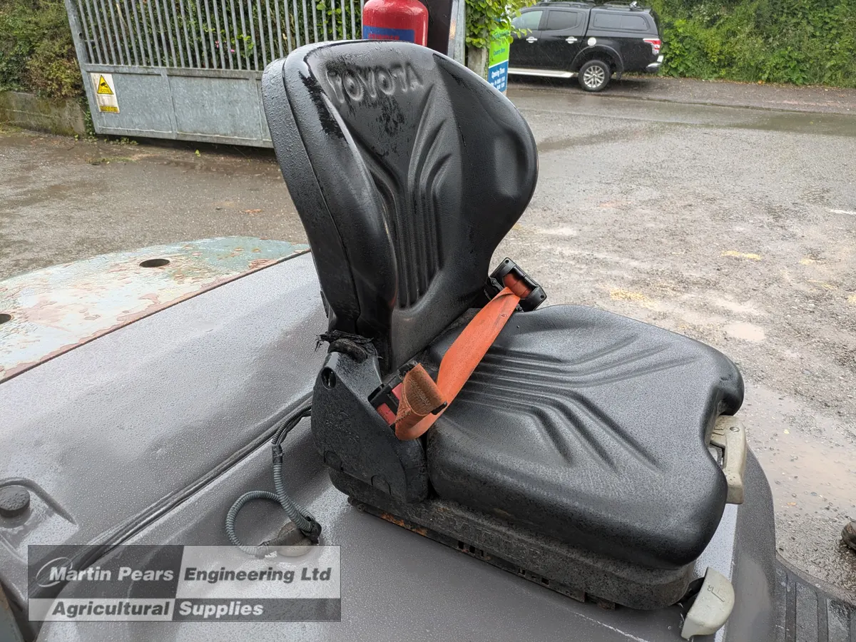 Seat for a Toyota Tonero 25 Diesel Forklift