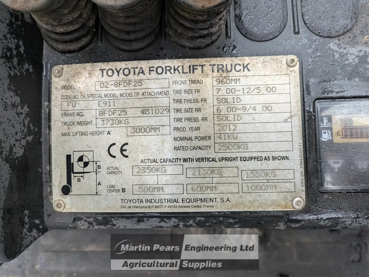 Toyota Tonero 25 Diesel Forklift serial plate