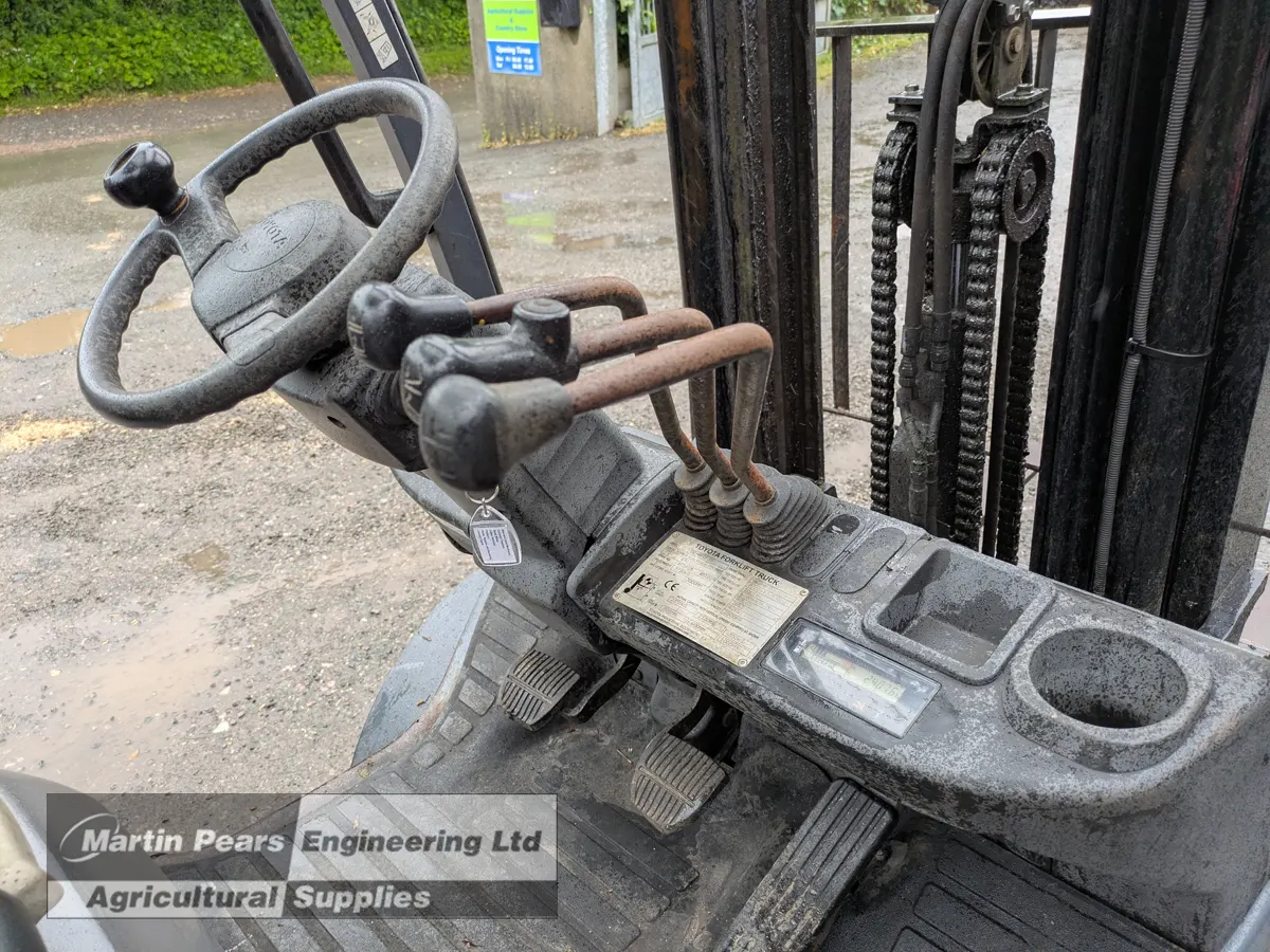 Toyota Tonero 25 Diesel Forklift
