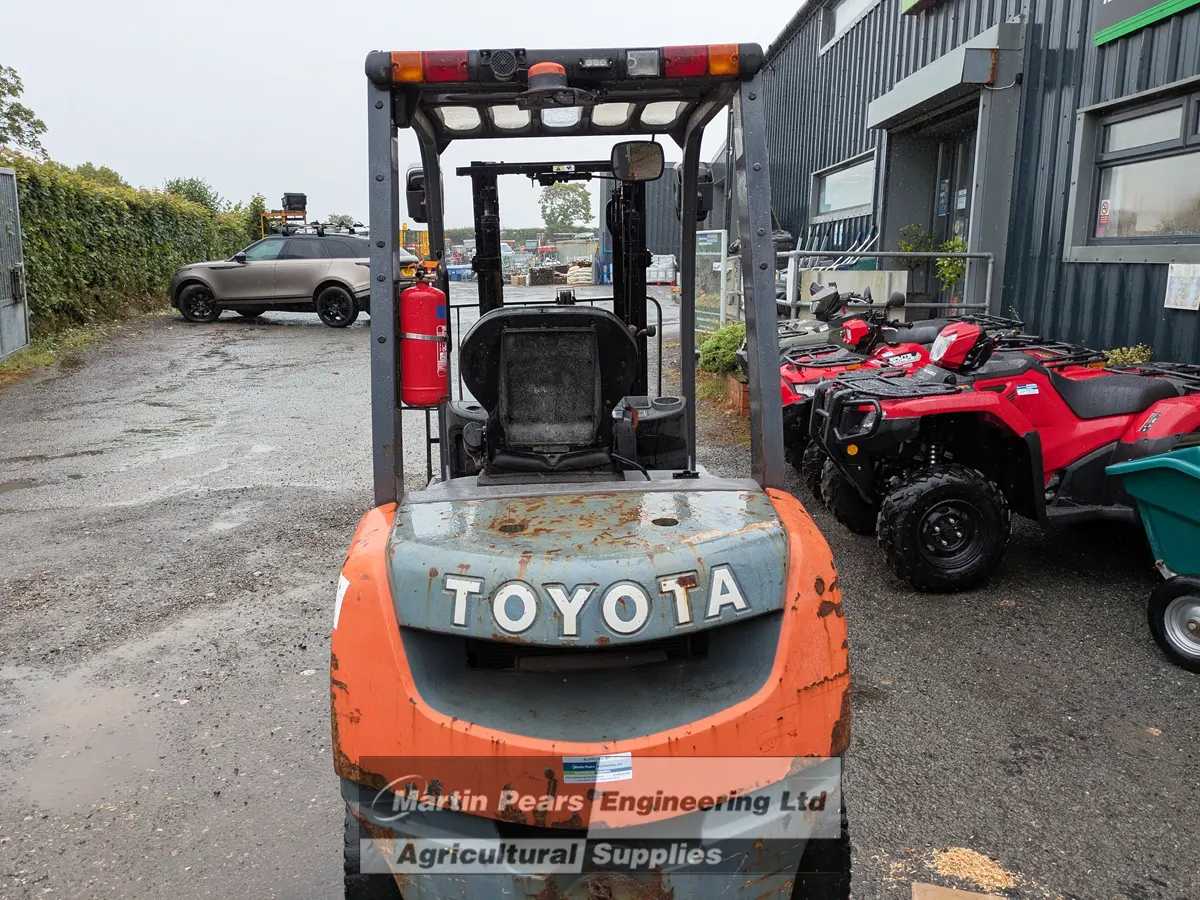 Toyota Tonero 25 Diesel Forklift