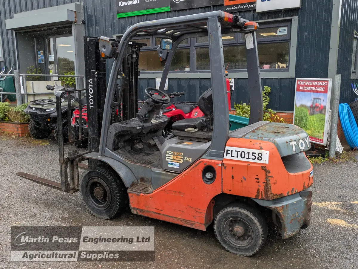Toyota Tonero 25 Diesel Forklift
