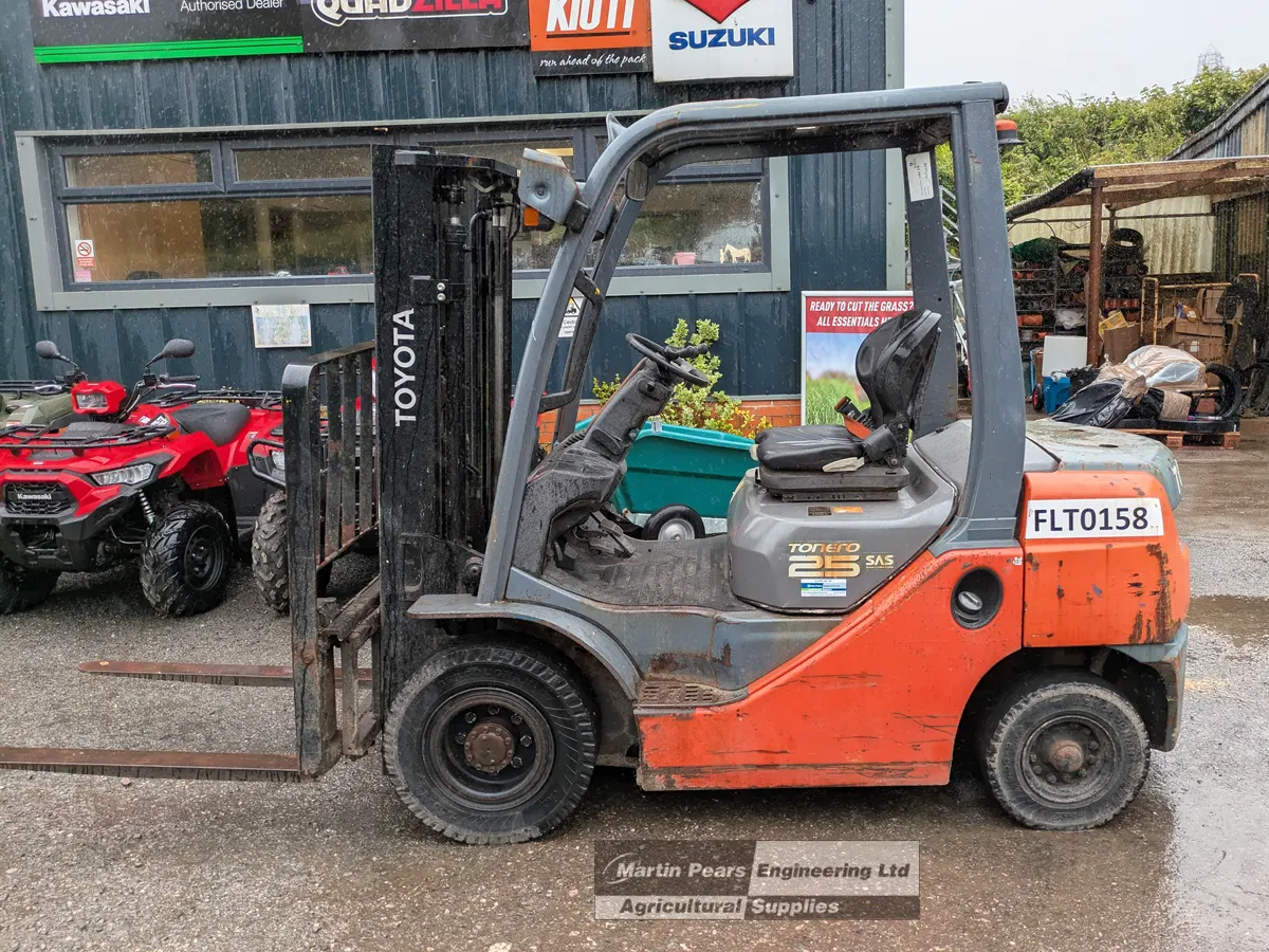 Toyota Tonero 25 Diesel Forklift
