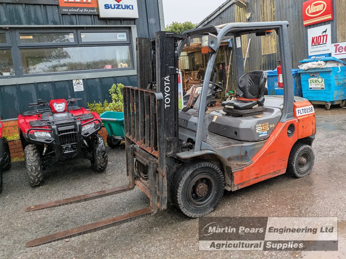 Toyota Tonero 25 Diesel Forklift