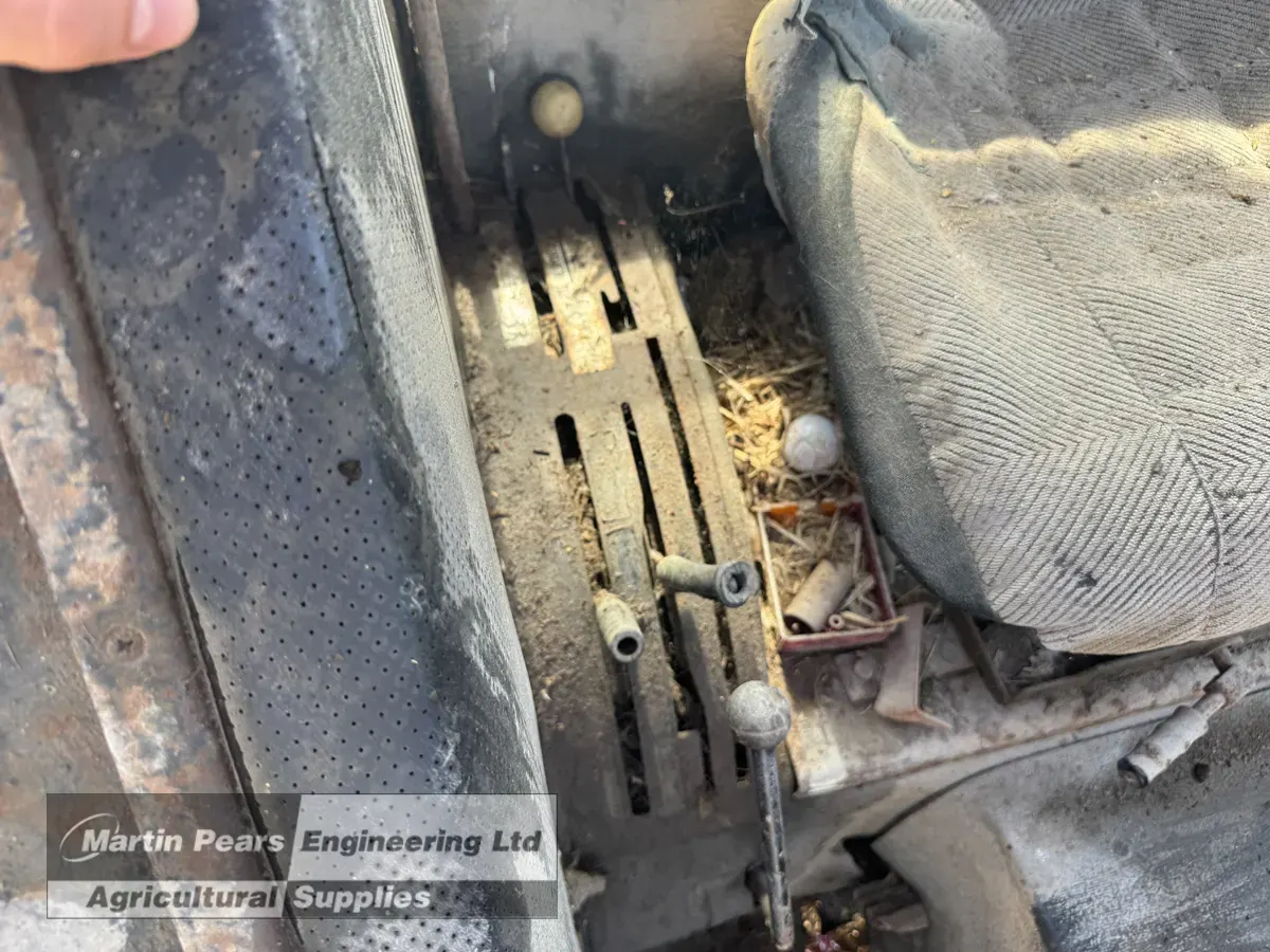 Case 785 tractor levers