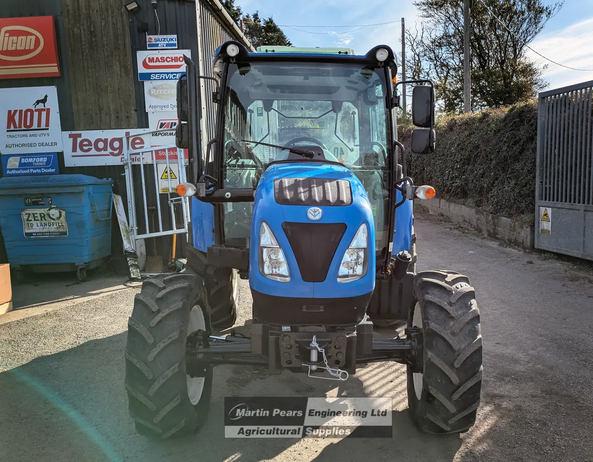 New Holland T4.65 S front on