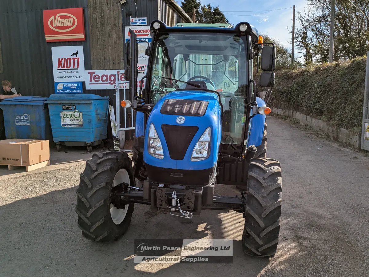 Front view of New Holland T4.65 S