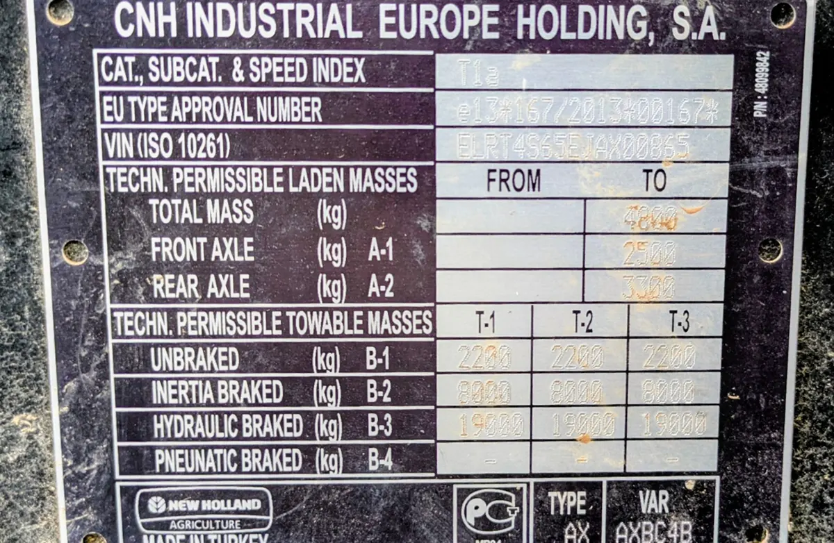 Serial plate on New Holland T4.65 S