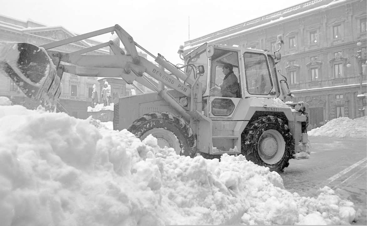 121054051 f8dff2a5 b812 473c a155 500e5c0c23f5 - La grande neve del febbraio 1985 in Lombardia. Foto di Milano