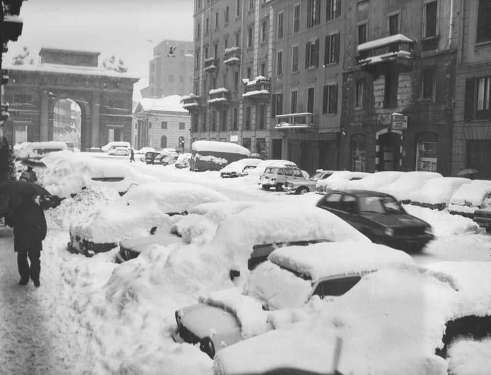 5d73fcb4c3926ff646cc2d8fece65981 - La grande neve del febbraio 1985 in Lombardia. Foto di Milano