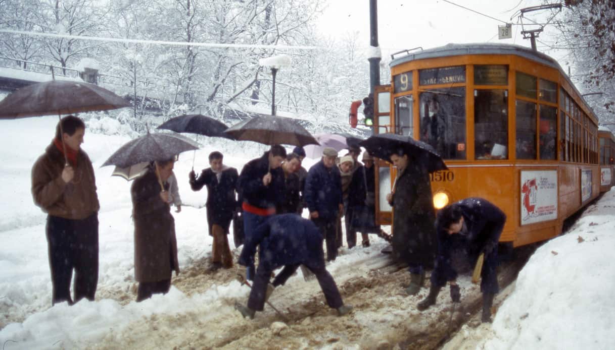 nevicata 85 1200 - La grande neve del febbraio 1985 in Lombardia. Foto di Milano