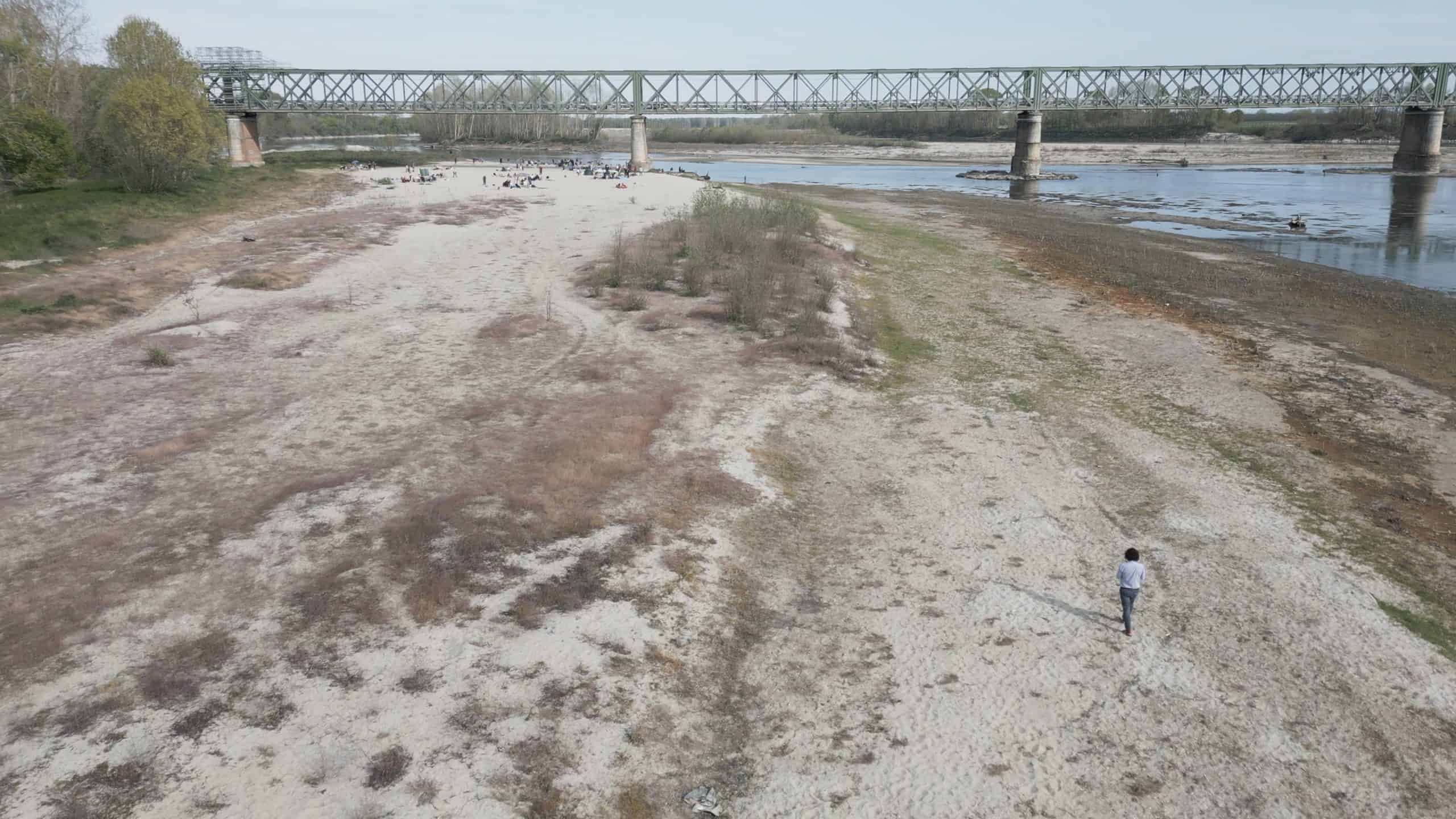 shutterstock 2288293135 scaled - Meteo LOMBARDIA, basta pioggia. Ebbene, novità: nebbia, e poi anche la prima vera neve