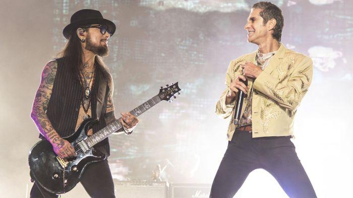 Jane’s Addiction apologizes to fans: Perry Farrell’s wife explains