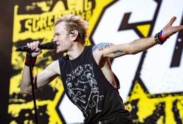 Deryck Whibley of Sum 41 accuses former manager of sexual abuse