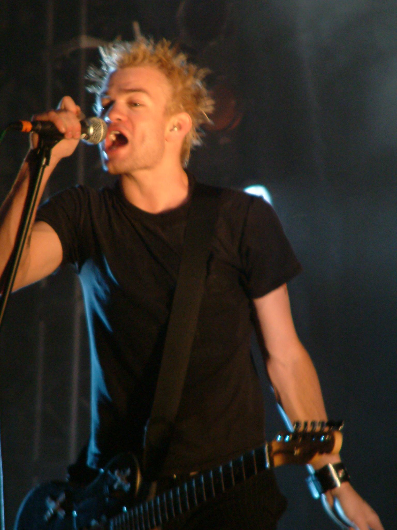 Deryck Whibley of Sum 41 accuses former manager of sexual abuse