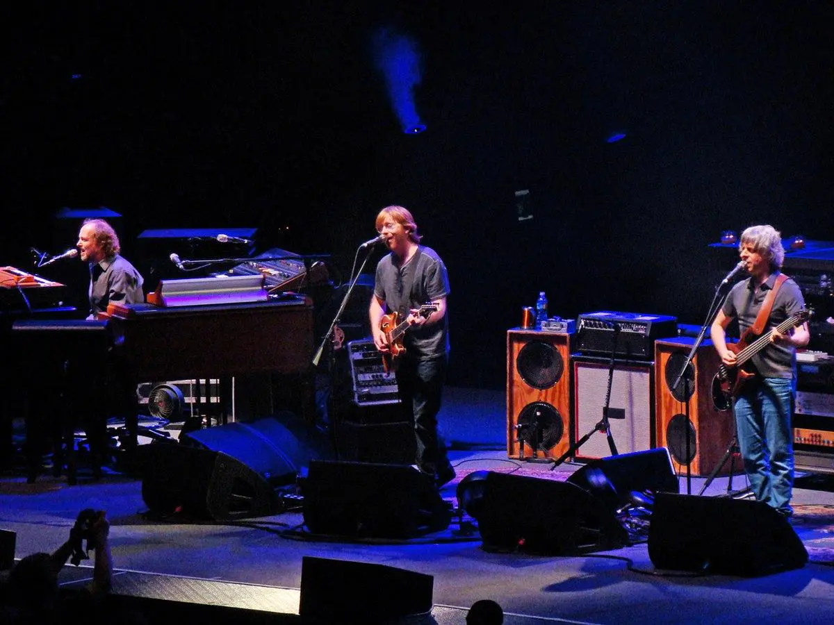 Phish honor Phil Lesh with Grateful Dead’s ‘Box of Rain’ in Albany